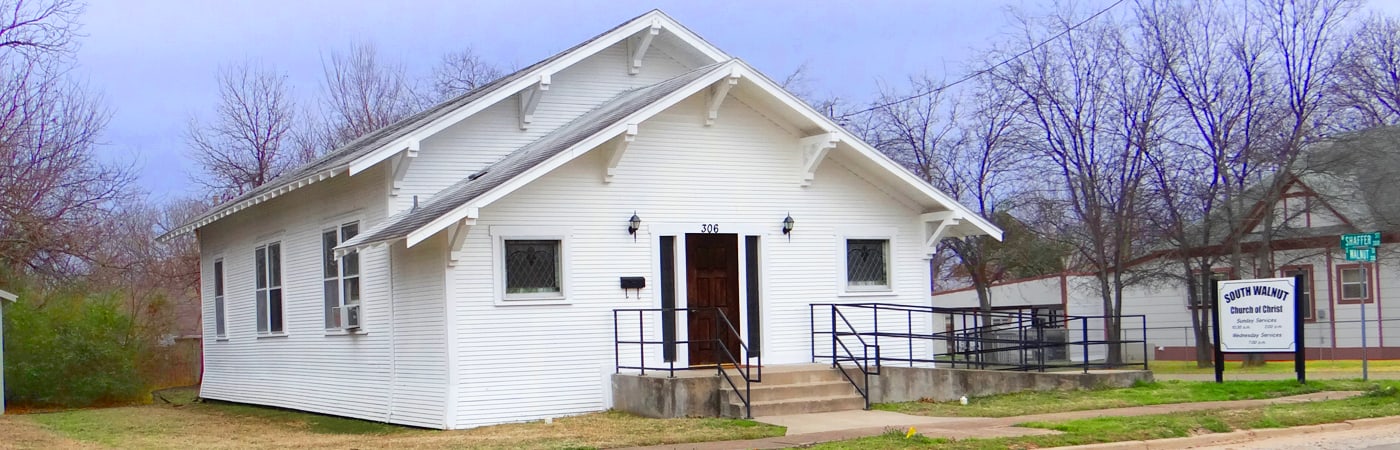 South Walnut Church of Christ building in Cleburne