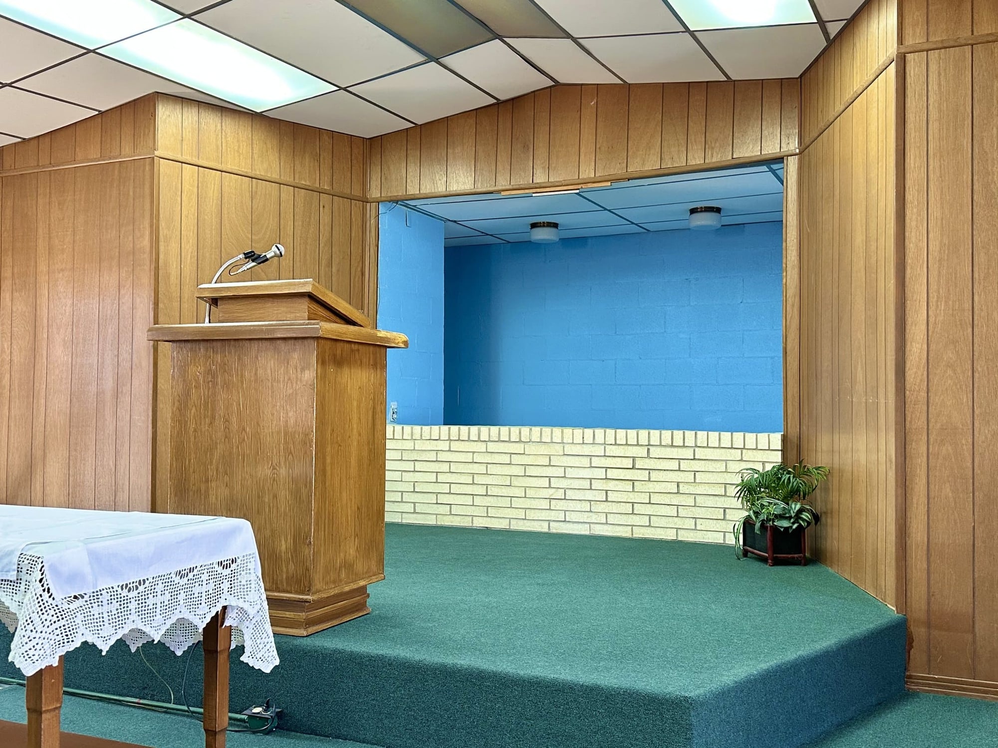 Inside the South Park Church of Christ meeting house